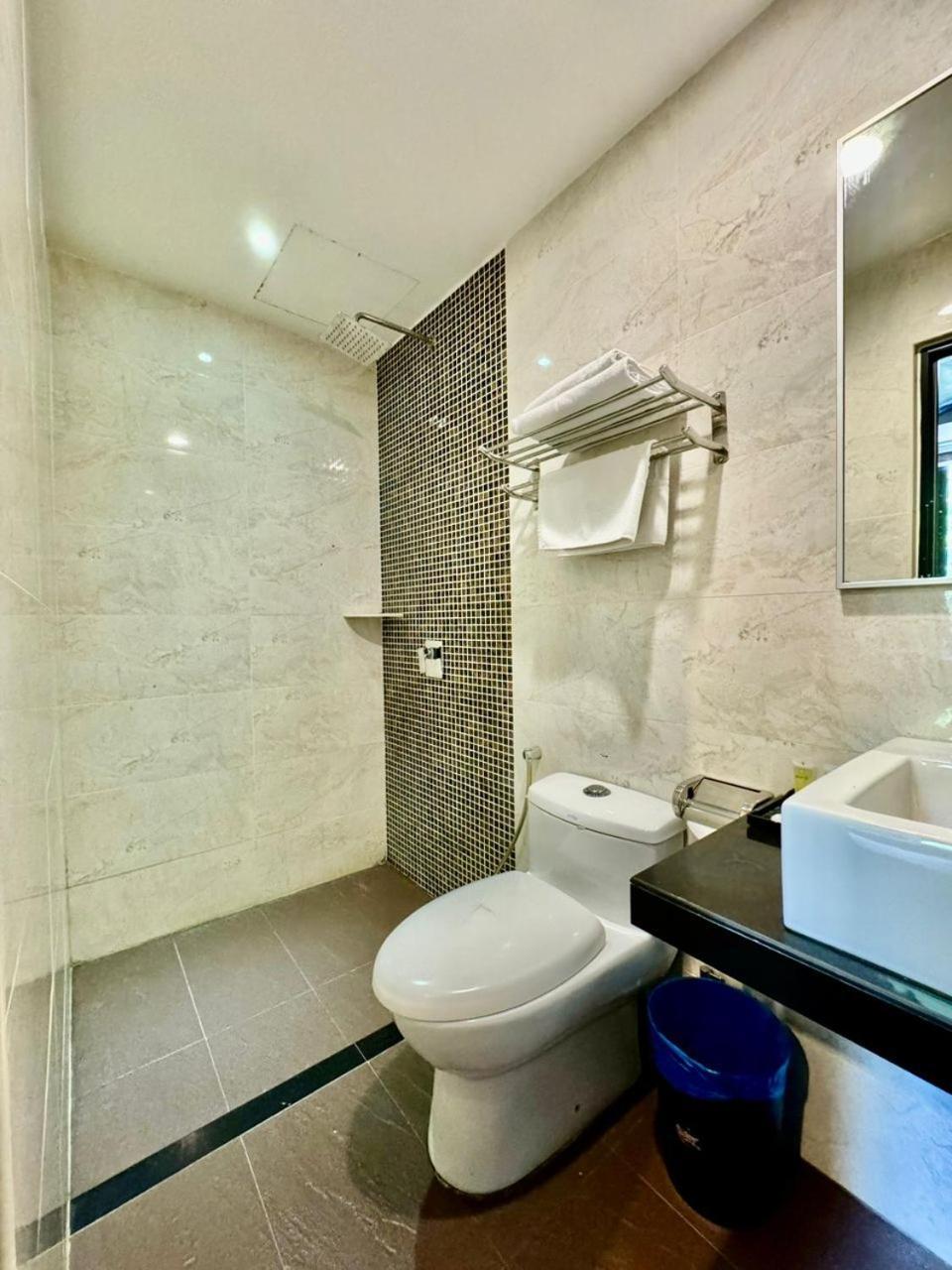 Chariton Hotel Nusa Bestari ยะโฮร์บาห์รู ภายนอก รูปภาพ